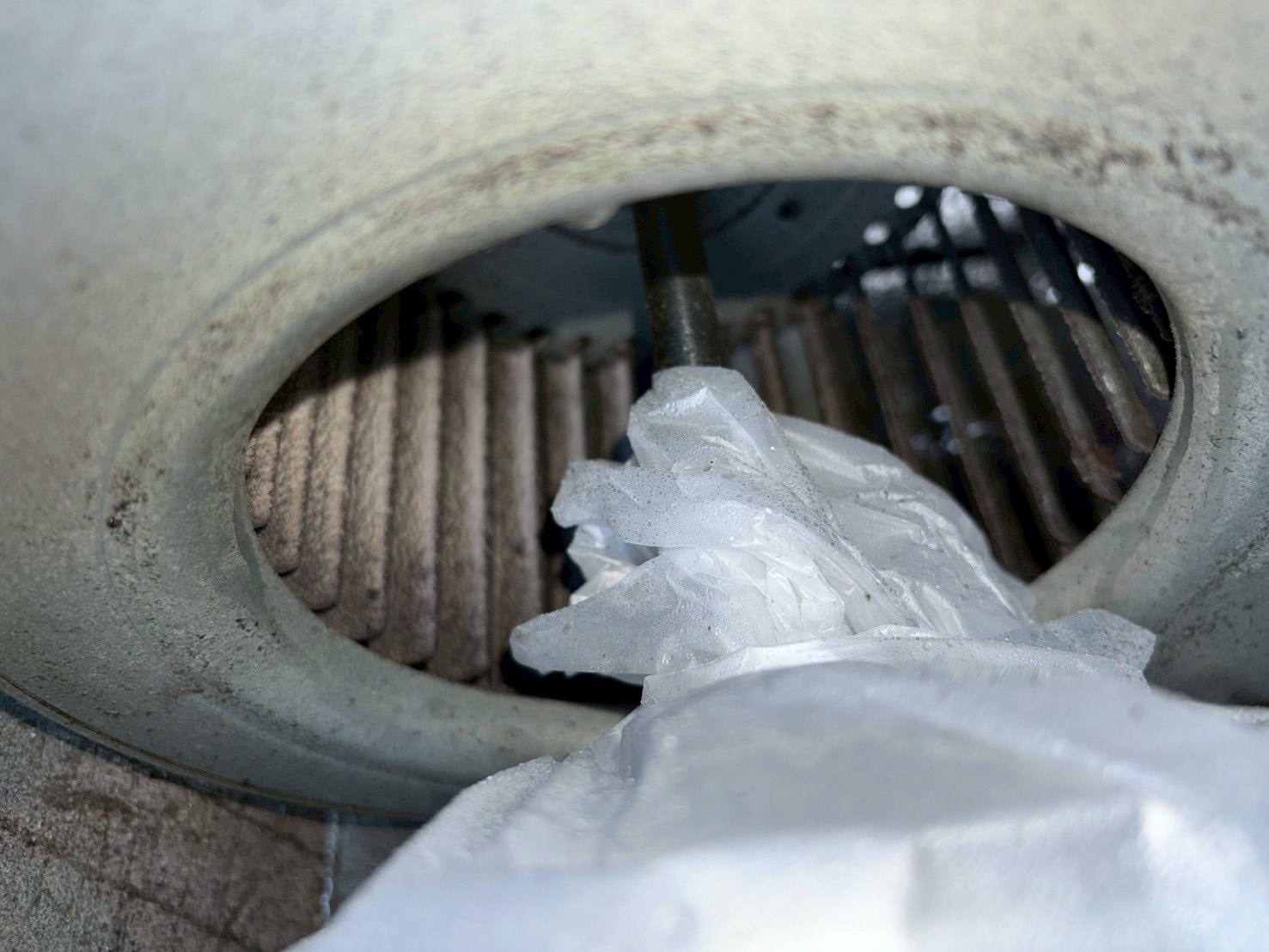 台中森森燒肉 吊隱式冷氣保養