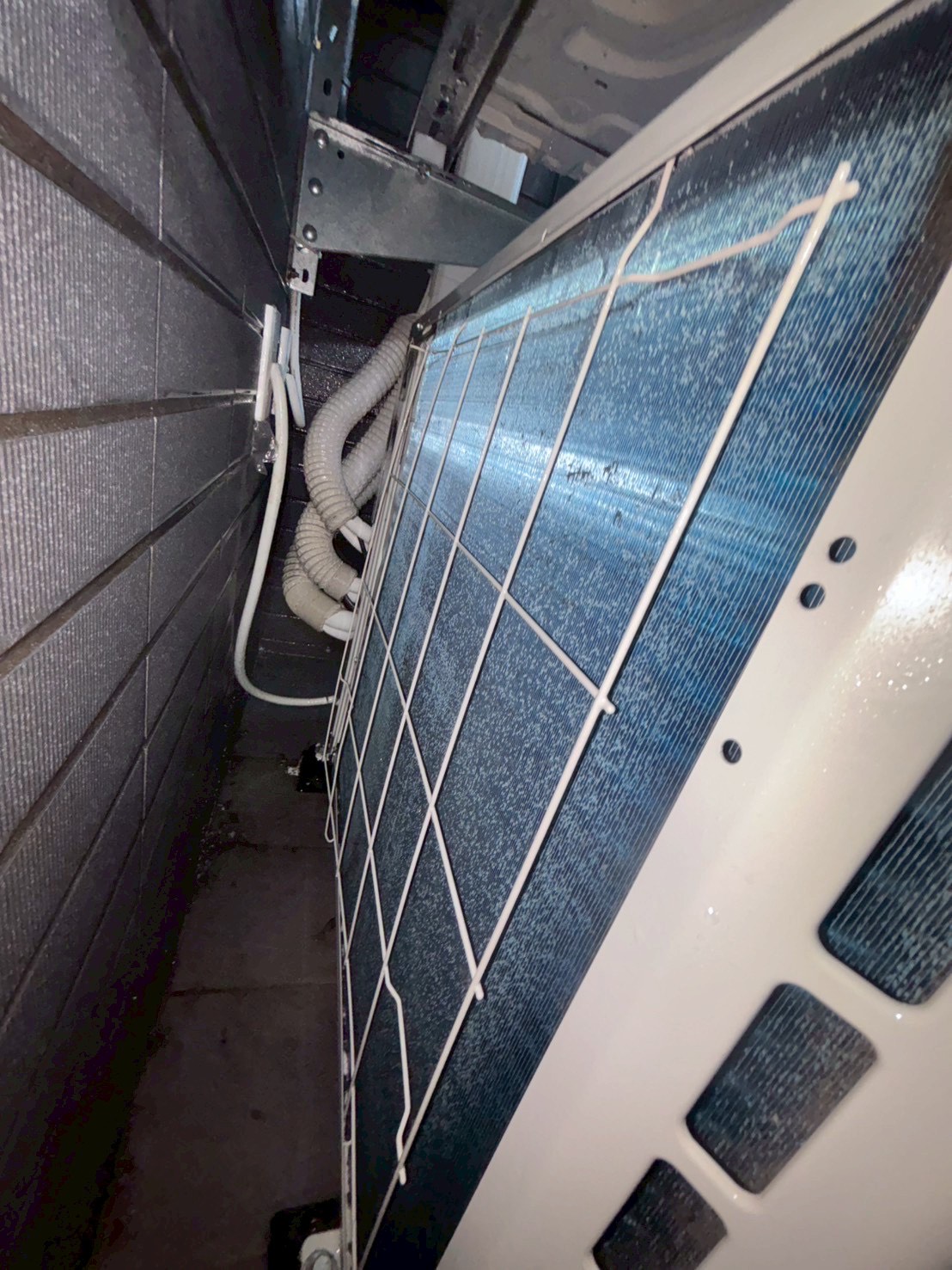 台中西區分離式冷氣清洗二台 