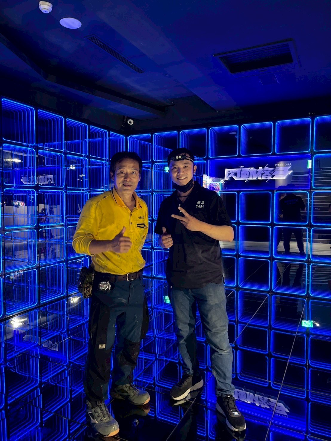 台中西區閃動格子吊隱式冷氣清洗