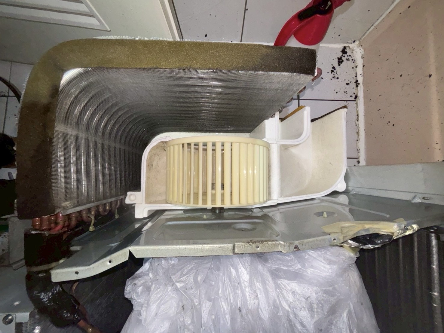 台中西區窗型冷氣清洗一台