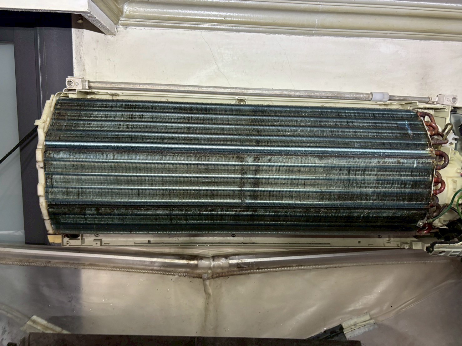 台中南屯分離式冷氣清洗一台