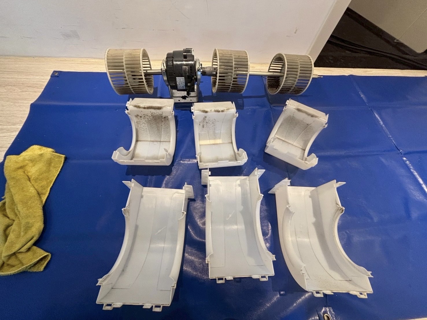 台中西屯分離式冷氣清洗一台 吊隱式冷氣清洗一台