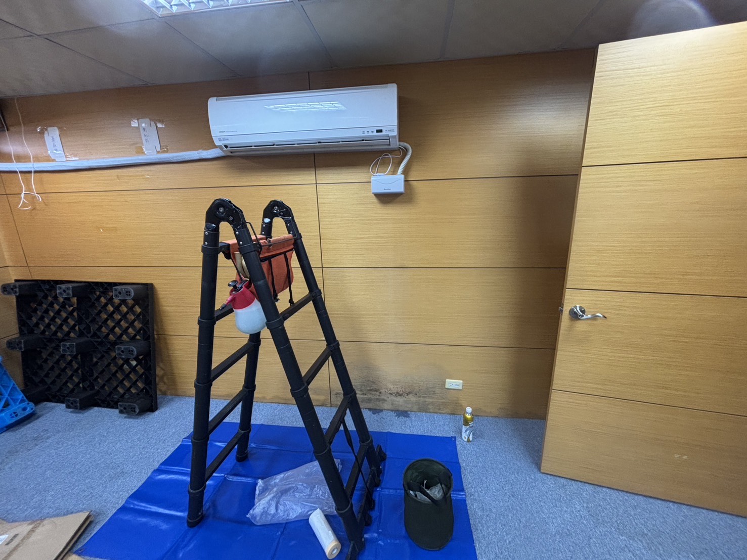 台中大里區二台分離式冷氣清洗倉庫