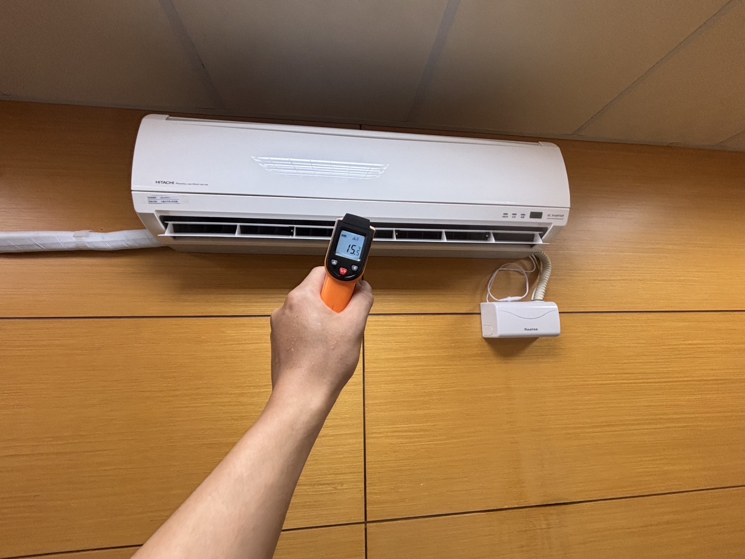 台中大里區二台分離式冷氣清洗倉庫