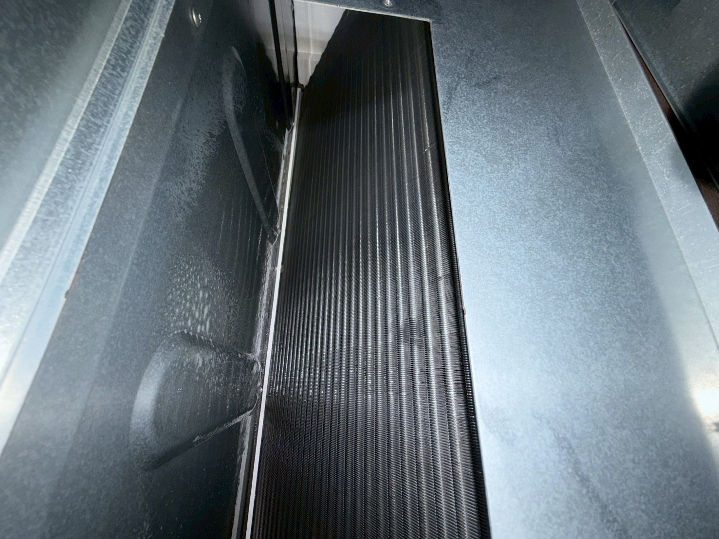 台中鄉林挑高公設 吊隱式冷氣清洗