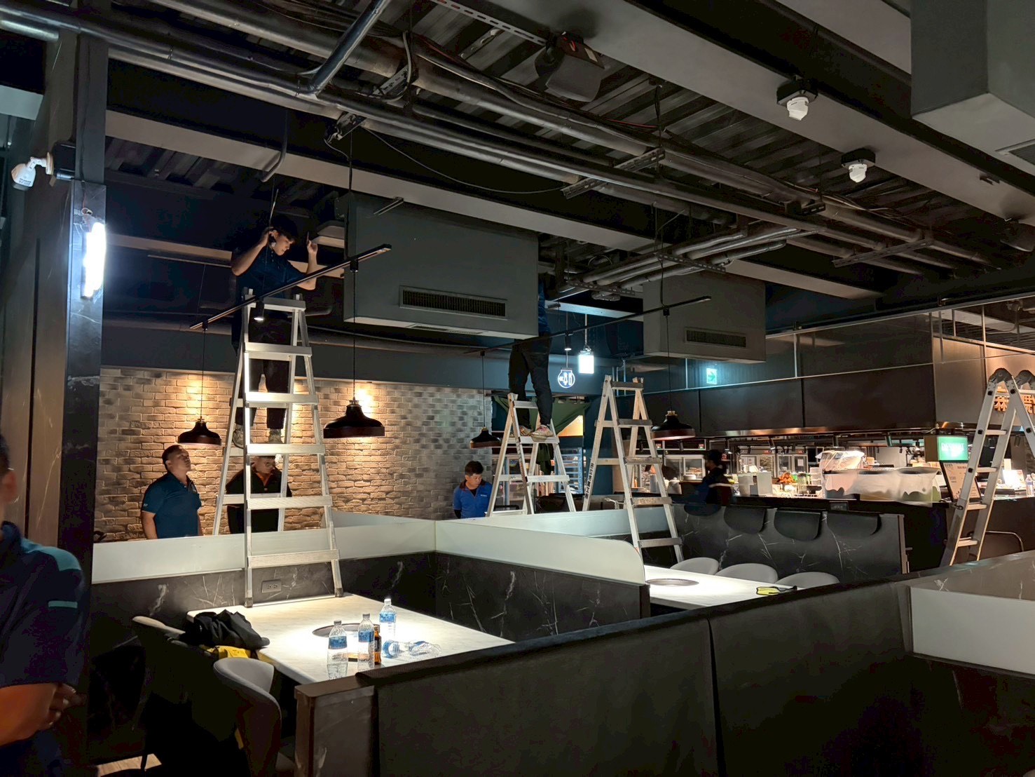 新竹森森燒肉吊隱式冷氣清洗