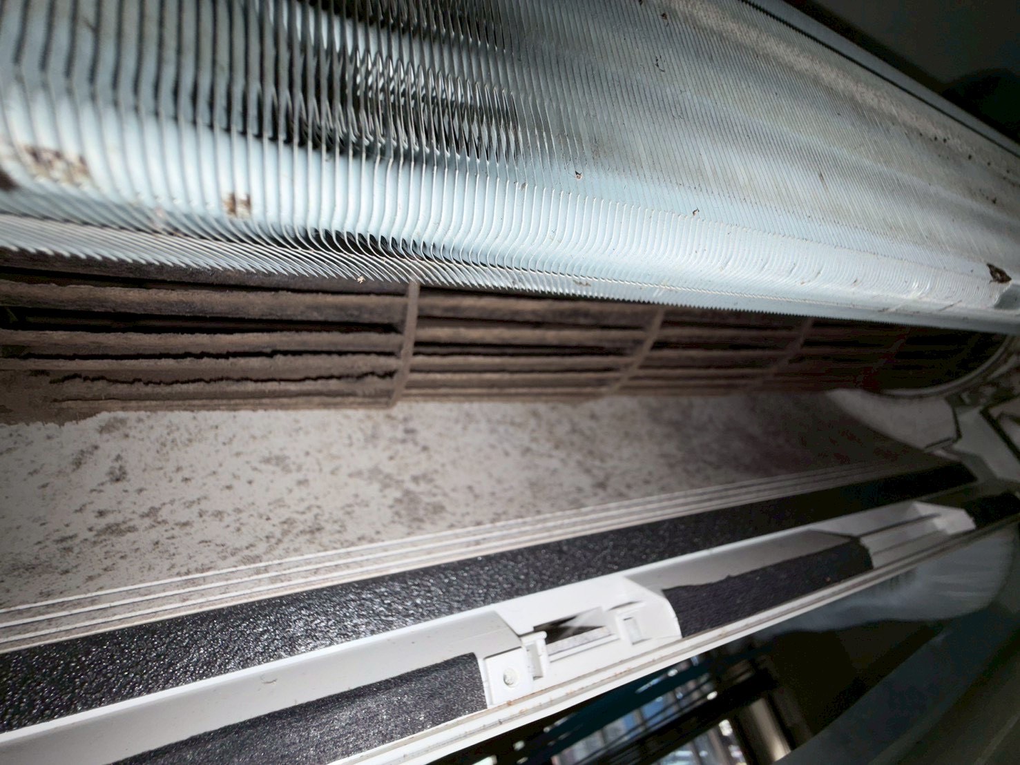 台中霧峰分離式冷氣清洗鳥窩